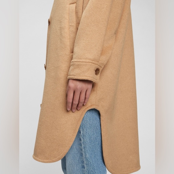 GAP Oversized Camel Shacket - Cozy Comfort for Cooler Days 🍁 - Picture 3 of 6